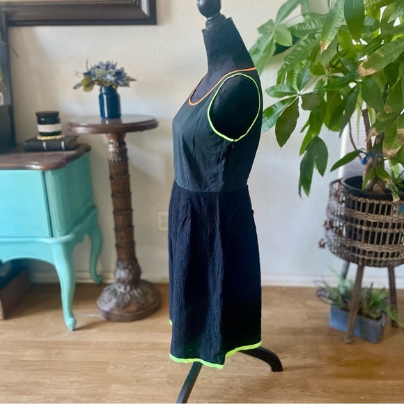 T Tahari Neon Lined Fit & Flare A-Line Mid Length Sleeveless Dress - Picture 4 of 7